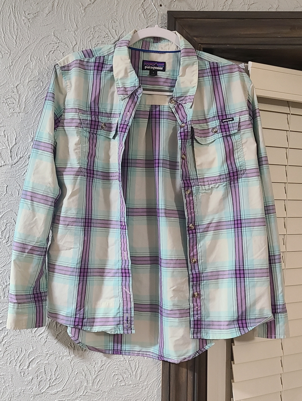 Patagonia Women's Self-Guided Sun Stretch Plaid Shirt Purple And Blue